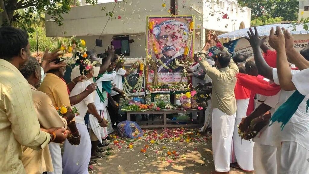 ஆர்தர் காட்டனை வணங்கும் தமிழ்நாடு விவசாயிகள்