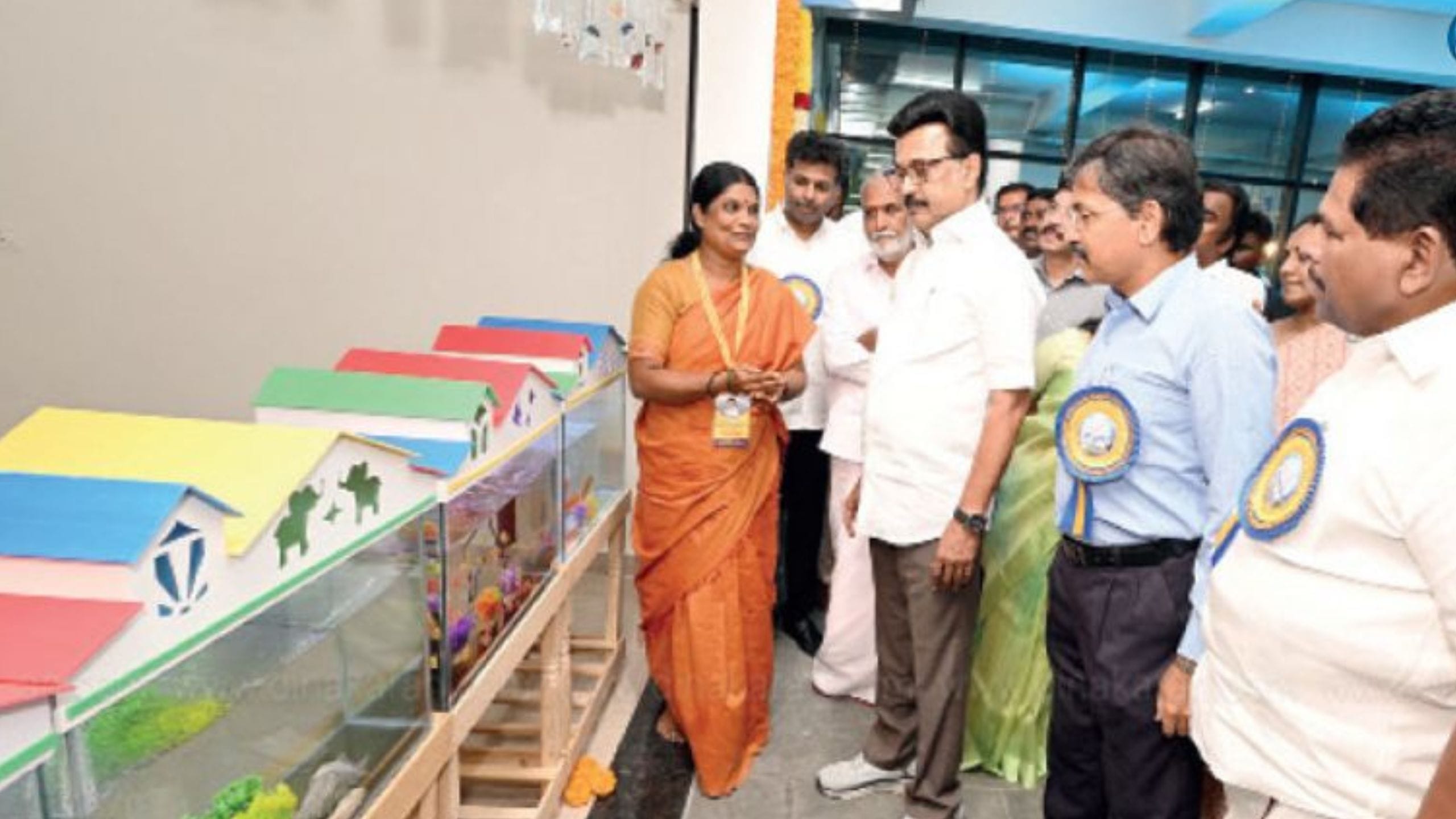 கொளத்தூர் வண்ண மீன் வர்த்தக மையம் திறப்பு விழாவின் போது...